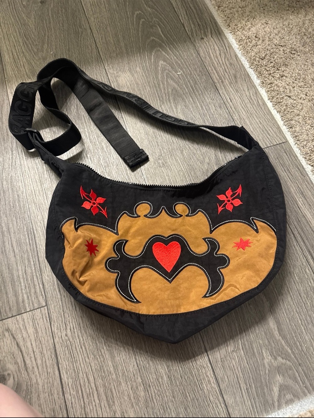 BAGGU medium western crescent